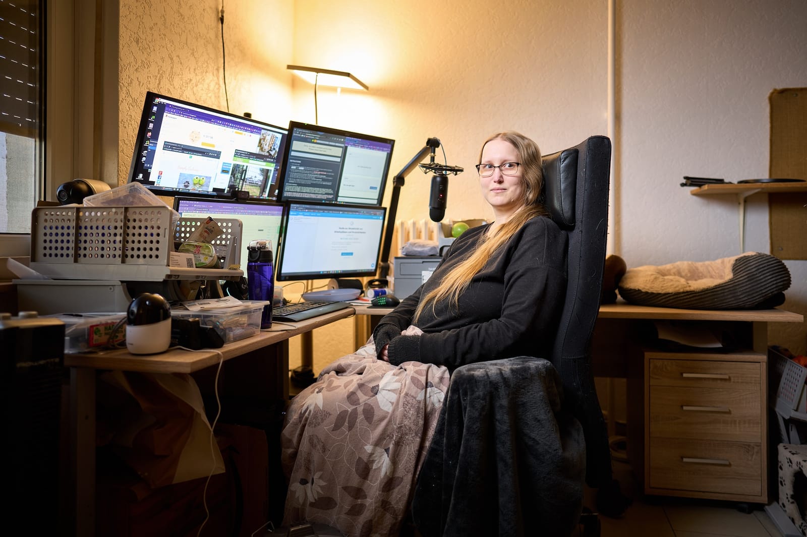 Ghostworkers_Nadine_1PN9398_jpg.jpg